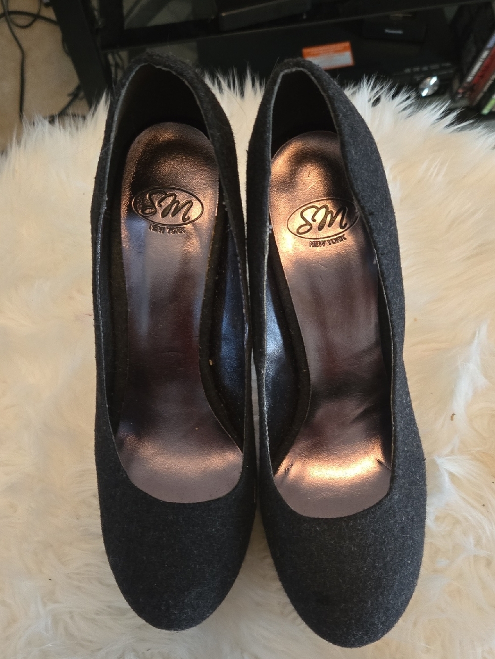 SM New York Women's Black Felt Round-Toe Pumps